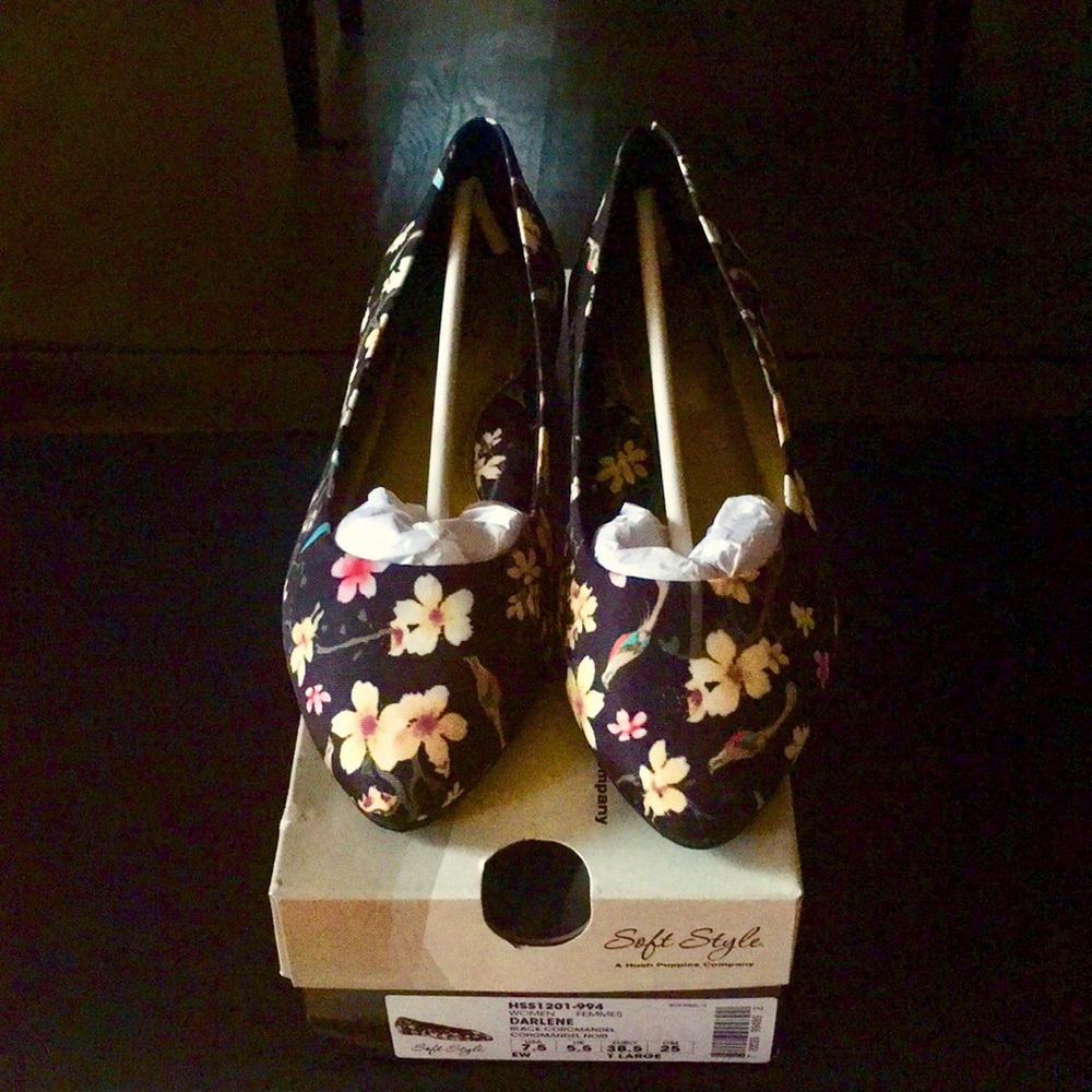 NWT Floral Ballet Flats